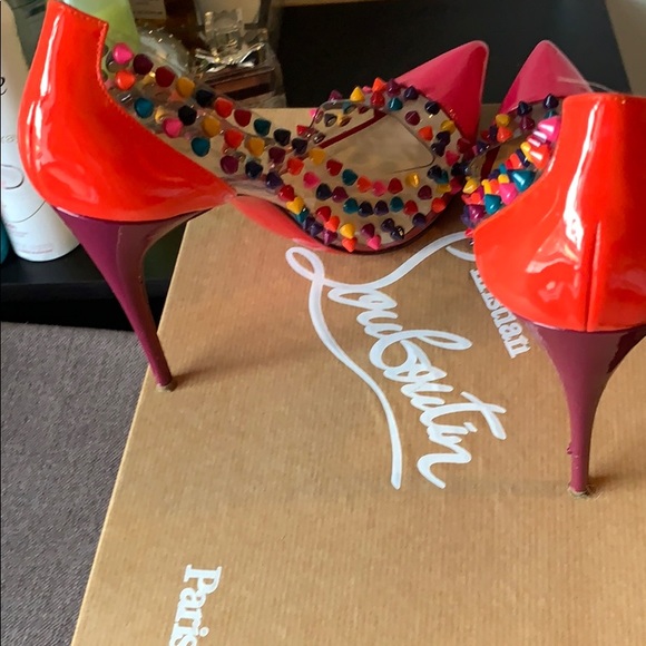 Christian Louboutin - Picture 5 of 8
